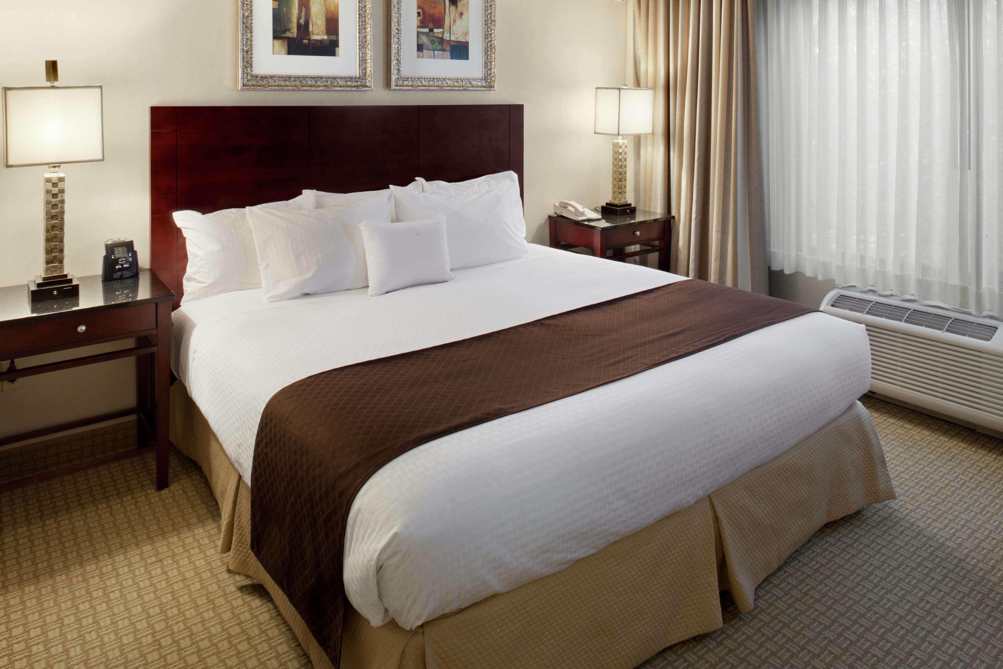 Doubletree By Hilton Charlotte Airport Hotel Bilik gambar